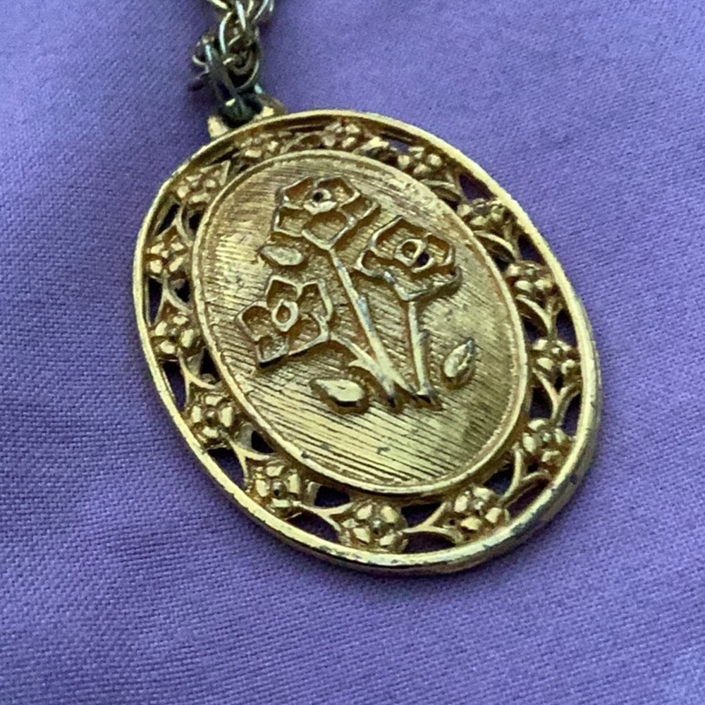 Necklace - Picture 2 of 3